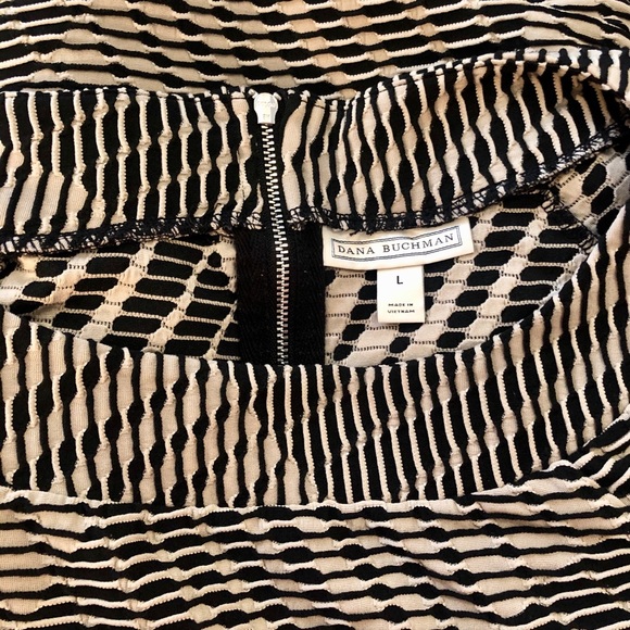 Dana Buchman tan & black long sleeve patterned top, large - Picture 6 of 7